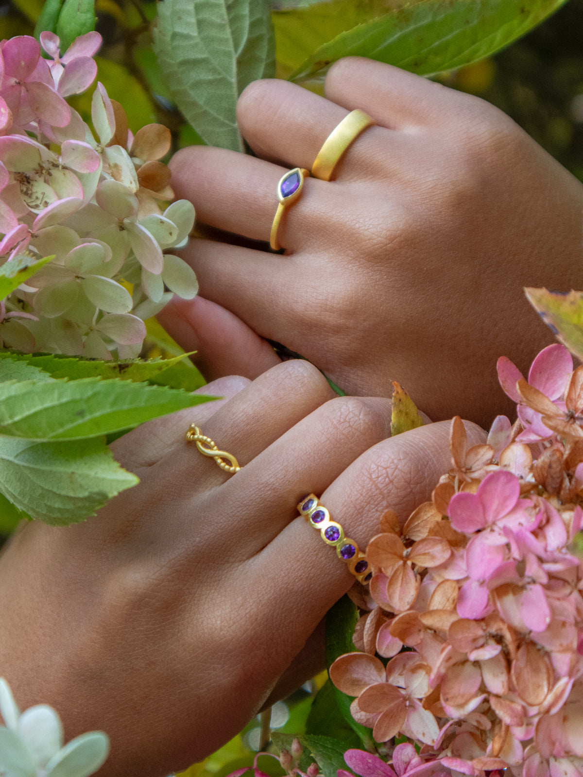 Aria Infinity Band Ring