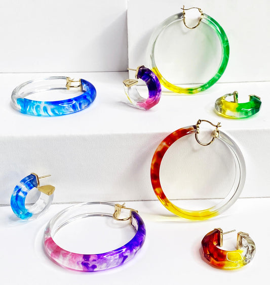 Tie Dye Slip On Lucite Bangle in Earth